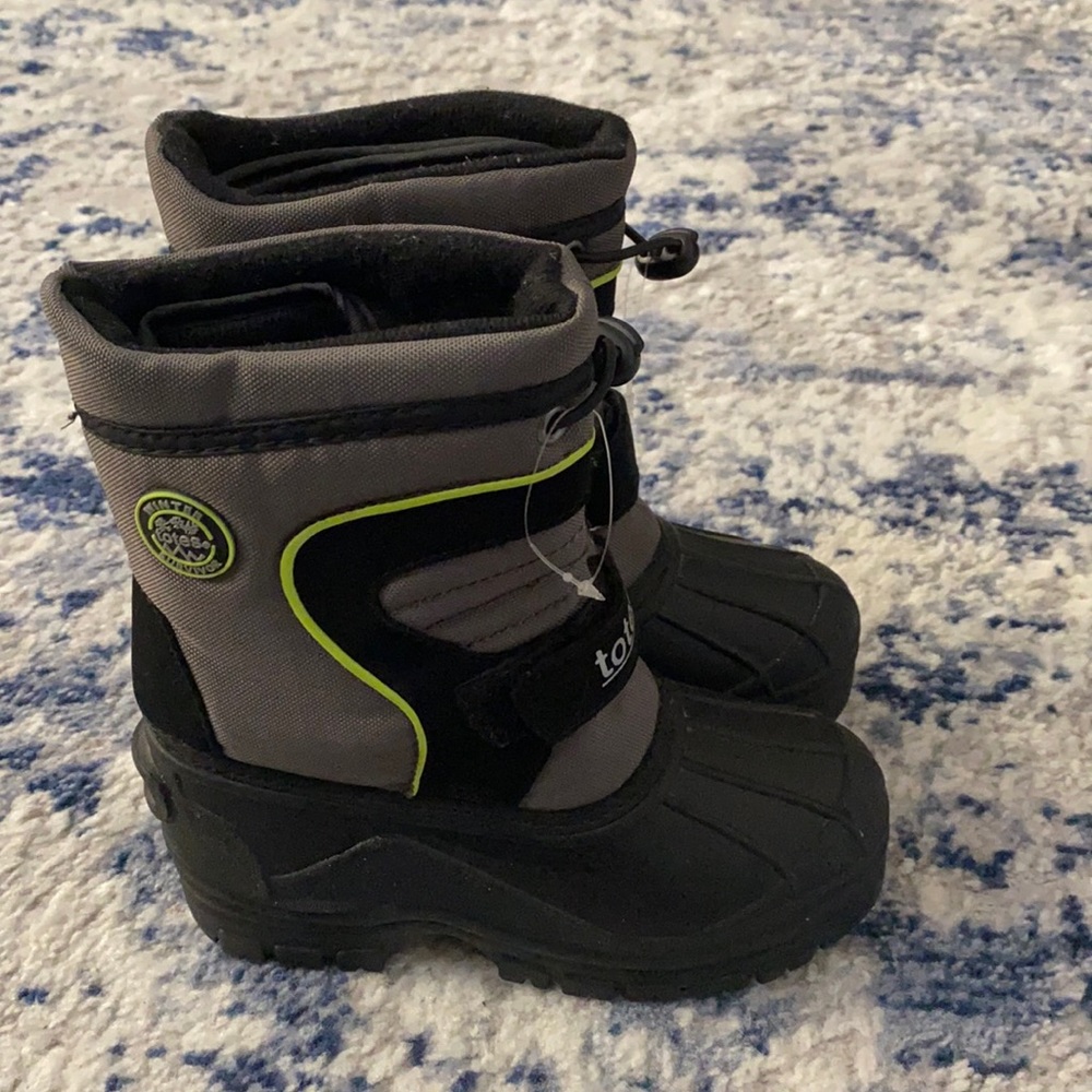 NWOT Totes toddler Boots